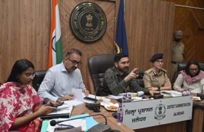 व्यापारियों और दुकानदारों की समस्याओं के समाधान को प्राथमिकता दी जाए : डिप्टी कमिश्नर