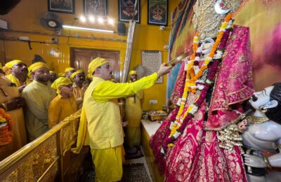 बहुत जनम बिछुरे थे माधउ, इह जनम तुम्हारे लेखे