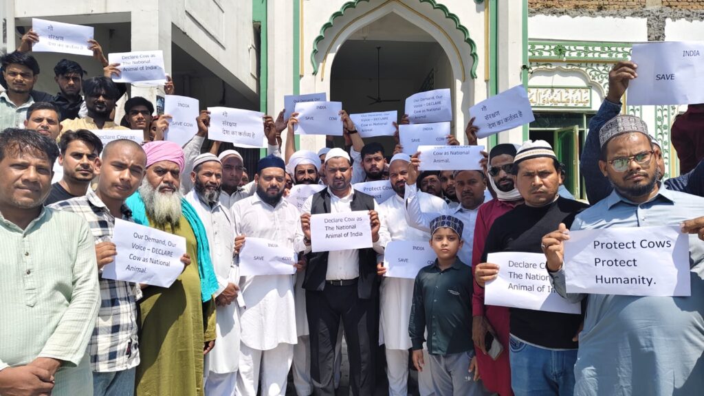 गाय को राष्ट्रीय पशु घोषित करने की मांग को लेकर मुस्लिम संगठन पंजाब का जोरदार प्रदर्शन*