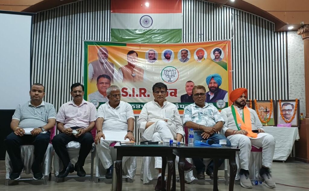 मतदाता सूची की एस.आई.आर से हो रही शुद्धता लोकतंत्र की मजबूती का आधार :-ओ.पी. धनखड़