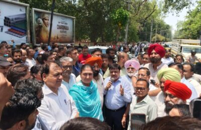 लोकल मिलिट्री अथॉरटी” की तानाशाही को लेकर कैंट वासियों ने एकजुट होकर धरना प्रदर्शन किया