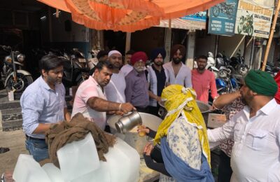 ਟੂ ਵਿਲਰ ਡੀਲਰ ਐਸੋਸੀਏਸ਼ਨ ਵੱਲੋਂ ਗੁਰੂ ਅਰਜਨ ਦੇਵ ਜੀ ਦੀ ਸ਼ਹਾਦਤ ਨੂੰ ਸਮਰਪਿਤ ਛਬੀਲ ਲਗਾਈ ਗਈ