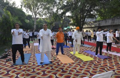 योग शारीरिक तंदुरुस्ती के साथ-साथ मानसिक स्वास्थ्य के लिए भी फायदेमंद : डा. धीर
