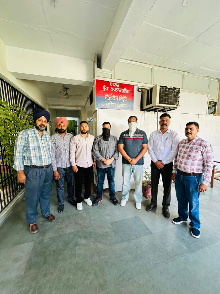 ਵਿਜੀਲੈਂਸ ਬਿਊਰੋ ਵੱਲੋਂ ਇੰਸਪੈਕਟਰ 70,000 ਰੁਪਏ ਅਤੇ ਜੂਨੀਅਰ ਆਡੀਟਰ 50,000 ਰੁਪਏ ਰਿਸ਼ਵਤ ਲੈਣ ਦੇ ਦੋਸ਼ ਹੇਠ ਕਾਬੂ*