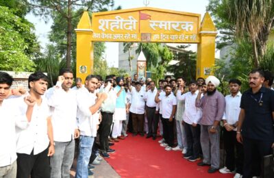 जिस  मट्टी में   RSS के देशभक्त स्वयंसेवकों का  लहू  गिरा  है वो मेरे  लिए तीर्थ के  सम्मान : तरुण  चुग*