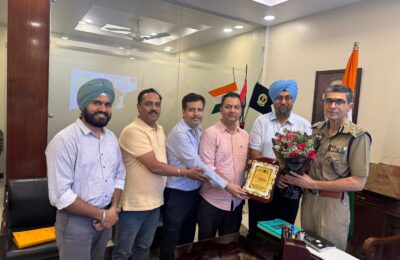 एसोसिएशन ऑफ़ कंसल्टैंट्स फॉर ओवरसीज स्टडीज़ ( ऐकोस ) के पदाधिकारिओं ने पुलिस कमिश्नर सतिंदर सिंह को किया सम्मानित*