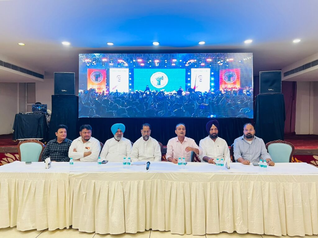 ਸ਼ੁੱਕਰਵਾਰ ਨੂੰ ਜ਼ਿਲ੍ਹਾ ਕਾਂਗਰਸ ਕਮੇਟੀ ਸ਼ਹਿਰੀ ਅਤੇ ਦਿਹਾਤੀ ਦੇ ਪ੍ਰਧਾਨ ਸਾਹਿਬਾਨ (ਸਾਬਕਾ ਵਿਧਾਇਕ ਸ੍ਰੀ ਰਜਿੰਦਰ ਬੇਰੀ ਜੀ ਅਤੇ ਵਿਧਾਇਕ ਸ. ਹਰਦੇਵ ਸਿੰਘ ਲਾਡੀ ਸ਼ੇਰੋਵਾਲੀਆ) ਵੱਲੋਂ ਹਾਈਕਮਾਂਡ ਦੀਆਂ