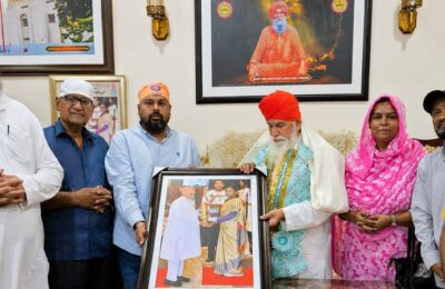 डेरा सचखंड बल्लां पहुंचे पत्रकार, संत निरंजन दास को दी पदम् श्री मिलने की बधाई