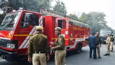 दिल्ली में शिक्षा मंत्रालय के ऑफिस में लगी आग