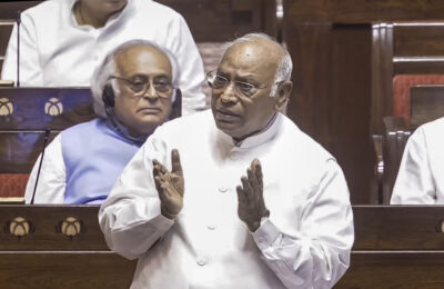 विपक्ष के हंगामे से राज्यसभा की कार्यवाही बाधित, दोपहर 2 बजे तक सदन स्थगित