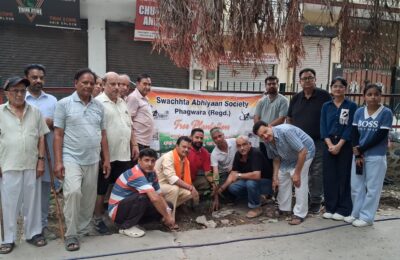 स्वच्छता अभियान सोसाइटी रजिस्टर्ड, फगवाड़ा द्वारा समाजसेवी रमन नेहरा के जन्मदिवस पर किया वृक्षारोपण, पर्यावरण संरक्षण का दिया संदेश