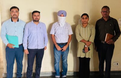 रिश्वत मांगने के आरोप में साइंस मास्टर-कम-कानूनी सलाहकार विजिलेंस ब्यूरो द्वारा गिरफ्तार