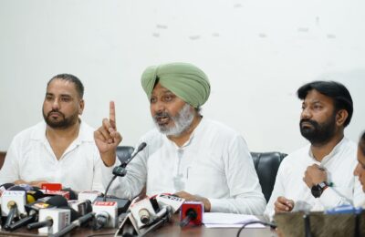 ਪੀਐਮ ਮੋਦੀ ਨੇ ਸੂਬੇ ਦੇ ਬਕਾਇਆ ਫੰਡਾਂ ਨੂੰ ਨਜ਼ਰਅੰਦਾਜ਼ ਕਰਕੇ ਪੰਜਾਬ ਦੇ ਹਰ ਵਰਗ ਨੂੰ ਨਿਰਾਸ਼ ਕੀਤਾ: ਹਰਪਾਲ ਸਿੰਘ ਚੀਮਾ*