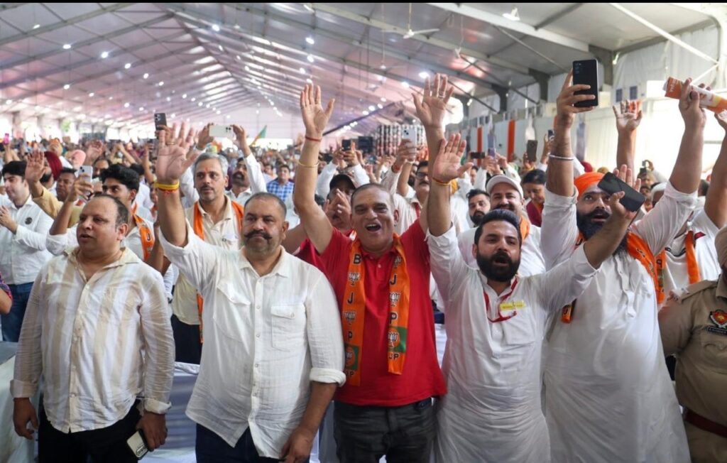 *प्रधानमंत्री नरेंद्र मोदी के मंच पर न दिखने वाले जालंधर के पूर्व सांसद सुशील रिंकू सोशल मीडिया के जरिए पूरी दुनिया में छा गए*