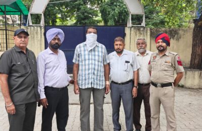 10,000 रुपये की रिश्वत लेते सहायक उप-निरीक्षक को विजिलेंस ब्यूरो ने रंगे हाथ  किया काबू