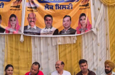 कैबिनेट मंत्री श्री मोहिंदर भगत जी, जालंधर शहर के मेयर श्री वनीत धीर जी और इलाका पार्षद कविता सेठ जी ने वार्ड में हुए विकास कार्यों और आने वाले समय में विकास कार्यों पर जानता के साथ चर्चा की।