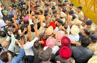 ਨੀਟ ਦੇ ਬਹਾਨੇ ਡੁੱਬਦੀ ਸਿਆਸਤ ਨੂੰ ਜ਼ਿੰਦਾ ਕਰਨ ਵਿੱਚ ਲੱਗੀ ਕਾਂਗਰਸ, ਪੰਜਾਬ ਦੇ ਪਰੀਖਿਆ ਘਪਲਿਆਂ ‘ਤੇ ਚੁੱਪ; ਭਾਜਪਾ ਪੰਜਾਬ ਦਾ ਜ਼ਬਰਦਸਤ ਪ੍ਰਦਰਸ਼ਨ, ਢਿੱਲੋਂ ਸਮੇਤ ਸੈਂਕੜੇ ਹਿਰਾਸਤ ਵਿੱਚ*