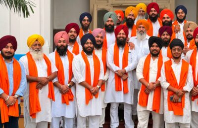 ਜਲੰਧਰ ਸਿੱਖ ਯੂਥ ਕਾਫਲੇ ਦੇ ਨੌਜਵਾਨਾਂ ਨੂੰ ਧਾਰਮਿਕ ਕਾਰਜਾਂ ਦੀਆਂ ਸੇਵਾਵਾਂ ਦੇਨ ਤੇ ਮੰਨਣ ਵੱਲੋਂ ਕੀਤਾ ਸਨਮਾਨ