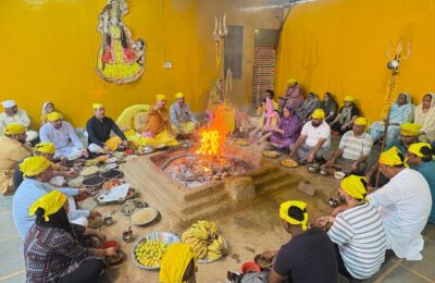 हरि व्यापक सर्वत्र समाना, प्रेम ते प्रगट होहिं मैं जाना।’’*