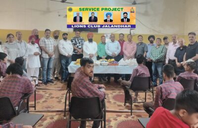 लायंस क्लब जालंधर की सेवा पहल -दिव्यांग बच्चों के स्कूल प्रयास में कराया दोपहर का भोजन*