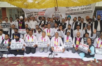 भूख हड़ताल छठे दिन भी जारी, वकीलों का धरना 22वें दिन भी रहा जारी