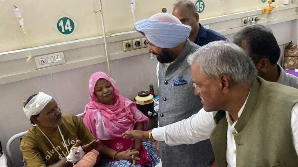 ਢਿੱਲੋਂ ਨੇ 13 ਜ਼ਖ਼ਮੀ ਸਫ਼ਾਈ ਕਰਮਚਾਰੀਆਂ ਨੂੰ ₹10,000-₹10,000 ਦੀ ਮਾਲੀ ਸਹਾਇਤਾ ਪ੍ਰਦਾਨ ਕੀਤੀ