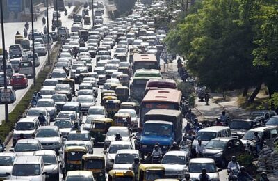 दिल्ली के 16 मेट्रो स्टेशन बंद होने से परेशान यात्रियों का दर्द छलका