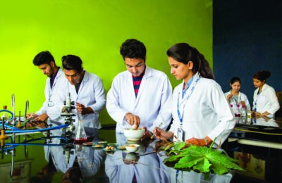 पारंपरिक डिग्री से आगे एलपीयू इंडस्ट्री की ज़रूरतों के हिसाब से प्रोग्राम के साथ छात्रों को भविष्य के करियर के लिए तैयार करता है