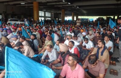 पनबस व पी.आर.टी.सी. ठेका कर्मचारी यूनियन की हड़ताल व चक्का जाम के चलते हजारों सरकारी बसों का संचालन ठप्प