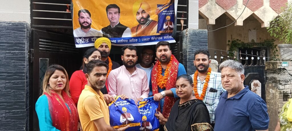 ਆਮ ਆਦਮੀ ਪਾਰਟੀ ਵੱਲੋਂ ਵਾਰਡ ਨੰਬਰ 82 ਵਿੱਚ ਰਾਸ਼ਨ ਵੰਡ, ਲੋਕਾਂ ਦੀ ਸੇਵਾ ਦਾ ਸਿਲਸਿਲਾ ਜਾਰੀ