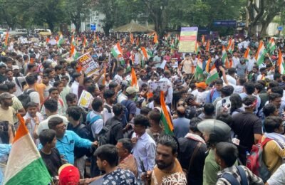 रांची में प्रदर्शन कर रहे छात्रों पर पुलिस ने किया लाठीचार्ज, विधानसभा की ओर बढ़ रहे हैं प्रदर्शनकारी